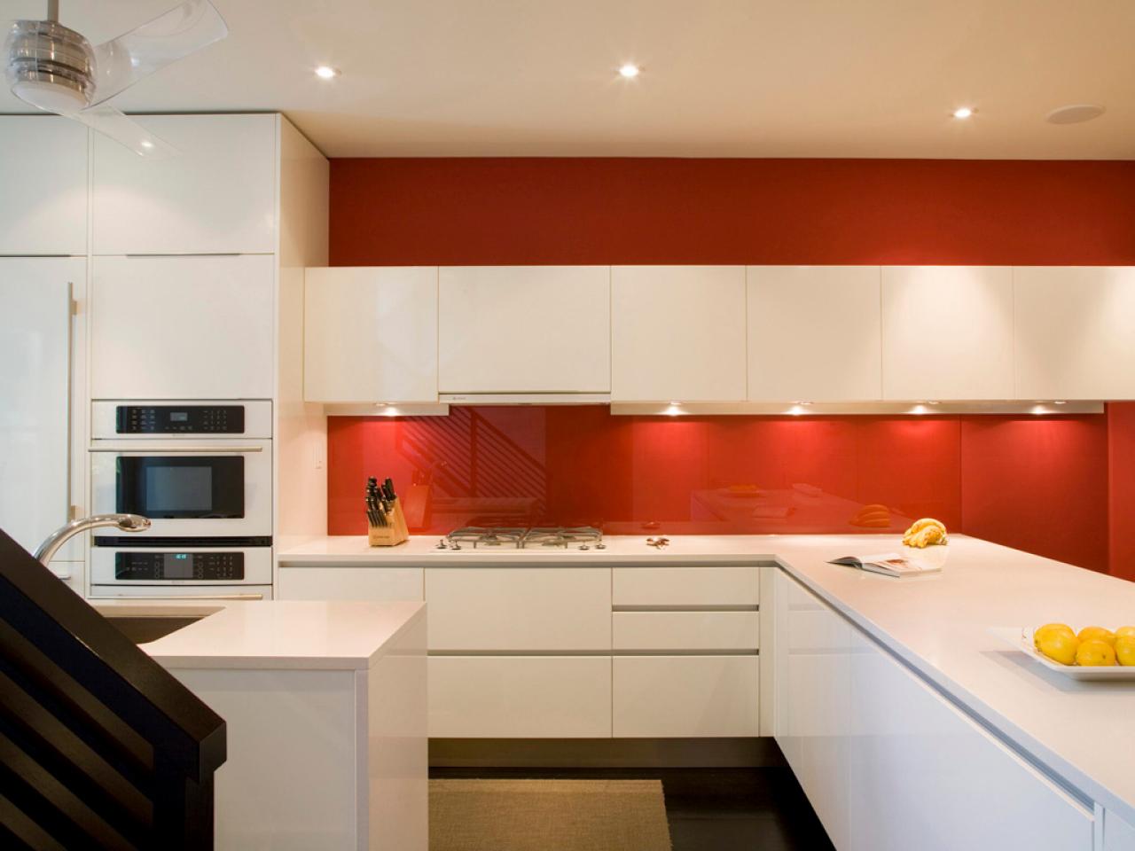 Бело красные кухни фото