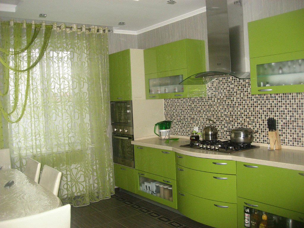 Дизайн кухни шторы для маленькой кухни фото
